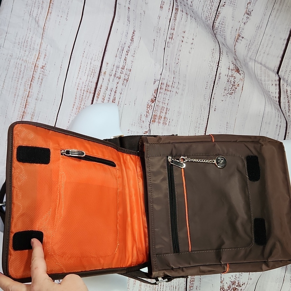 Casecrown Microsoft Surface Vertical Messenger Bag - image 3